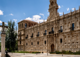 12 días por las joyas del norte de España en históricos Paradores