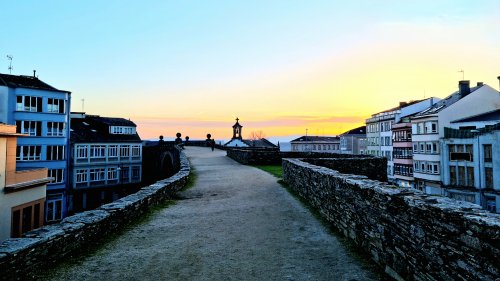 Lugo, Galicia: Un viaje a través del tiempo con su majestuosa muralla romana y su rica historia